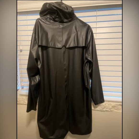 RAINS | RAINCOAT UNISEX Black Hoodie - Picture 3 of 3